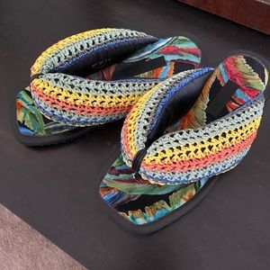 FARM RIO ANTHROPOLOGIE BANANA PUFFY CROCHET FLIP FLOPS